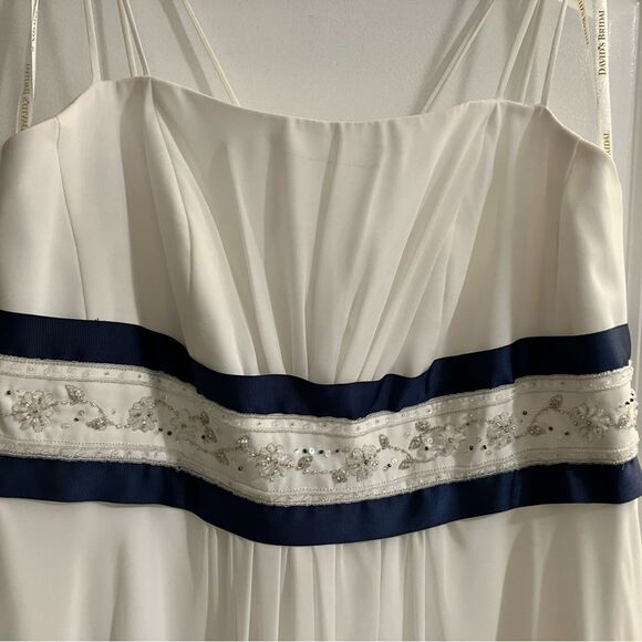 David’s Bridal wedding dress, size 14 W - Picture 6 of 6